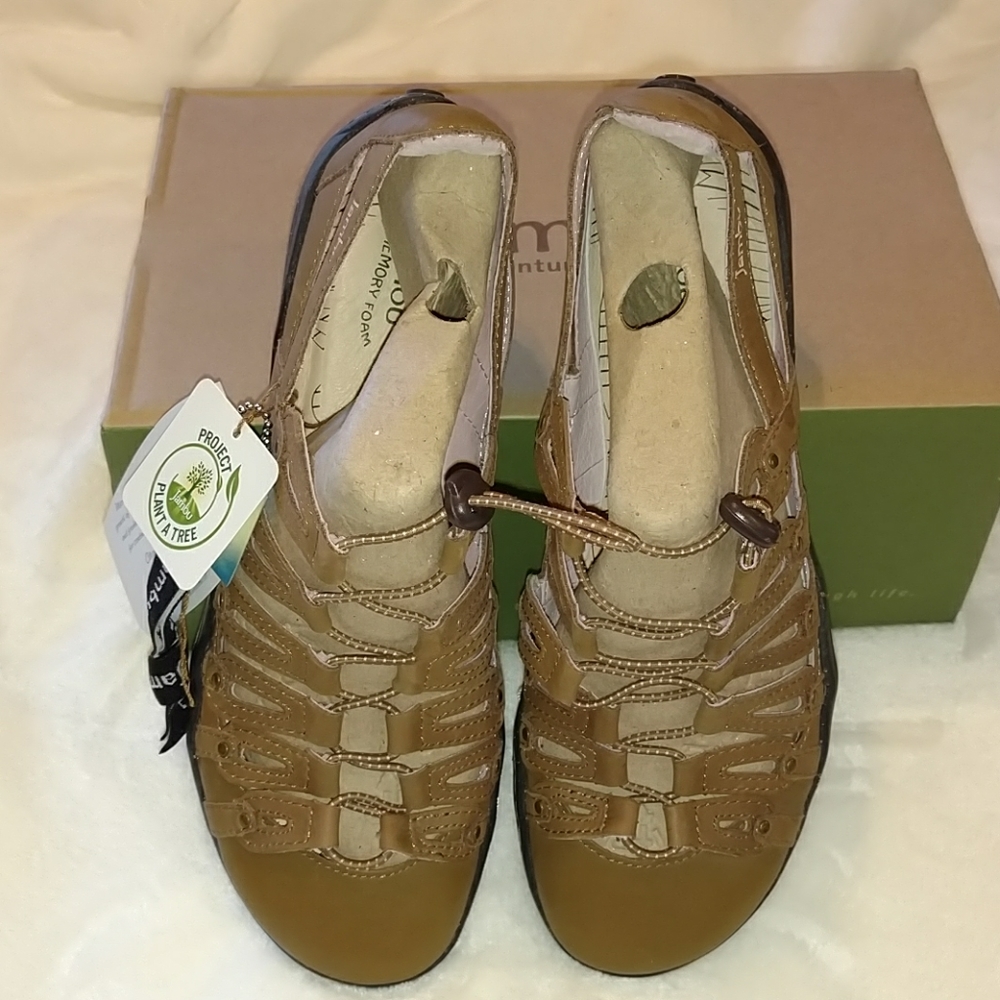 NWT and box Jambu Sandals
